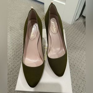 SJP Olive Heel